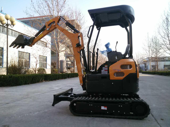 小型挖掘機(jī)操作