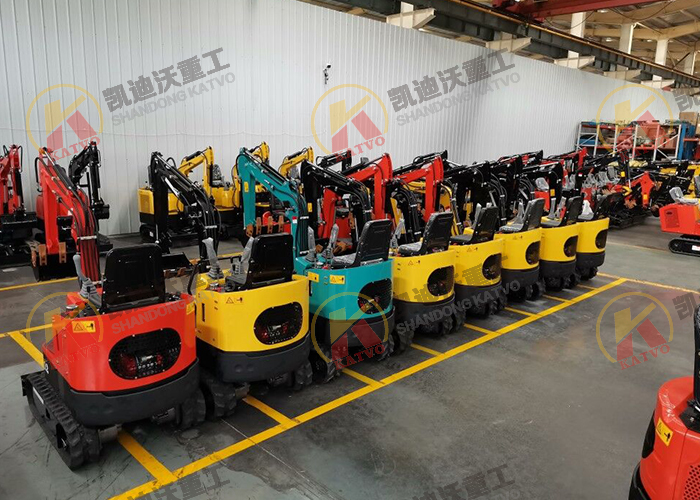 恭賀濮陽羊肚菌大戶定做20臺13型大棚用小挖機(jī)發(fā)貨